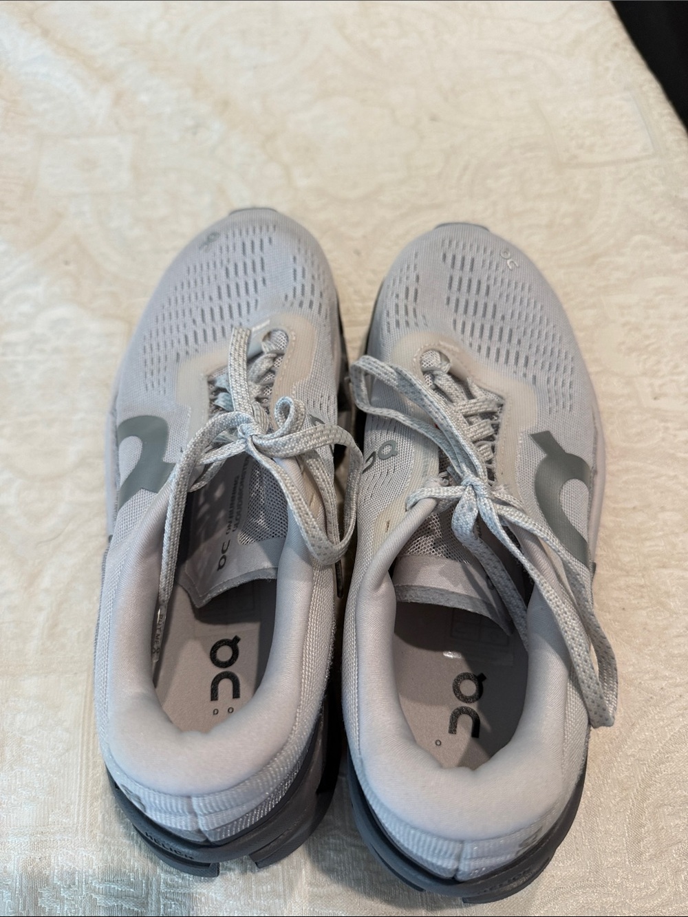 On Cloud Running Women’s Light Gray Lace-Up Sneakers